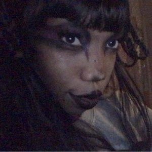 Meet your Posher, Crystal